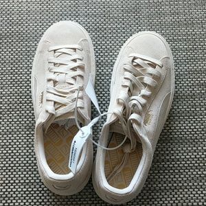 Brand new puma sneakers